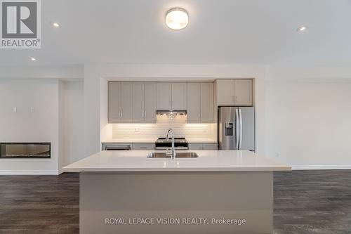 22 Folcroft Street, Brampton, ON - Indoor Photo Showing Kitchen With Stainless Steel Kitchen With Double Sink With Upgraded Kitchen