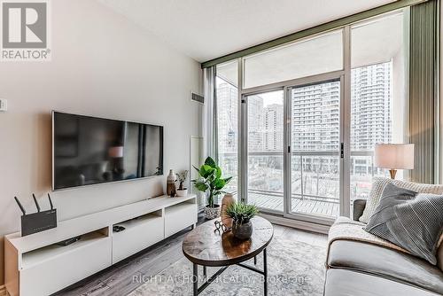 608 - 3504 Hurontario Street, Mississauga, ON - Indoor Photo Showing Living Room