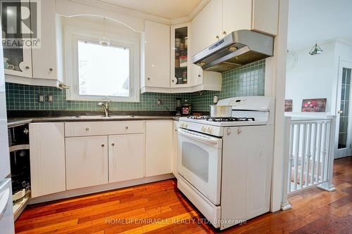 13 Foster Road, Mississauga, ON - Indoor Photo Showing Kitchen