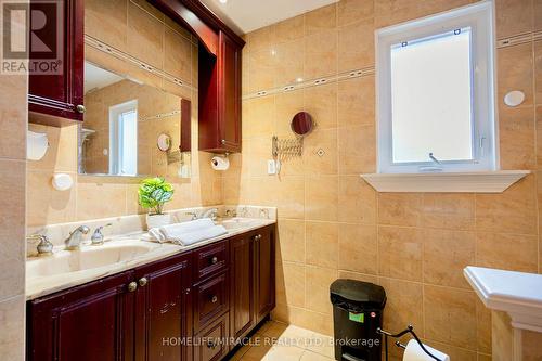 13 Foster Road, Mississauga, ON - Indoor Photo Showing Bathroom