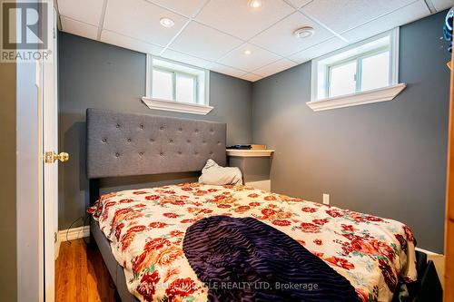 13 Foster Road, Mississauga, ON - Indoor Photo Showing Bedroom