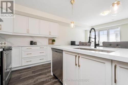 997 Alder Gate, Milton, ON - Indoor Photo Showing Kitchen