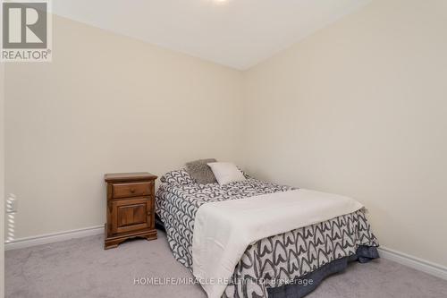 997 Alder Gate, Milton, ON - Indoor Photo Showing Bedroom