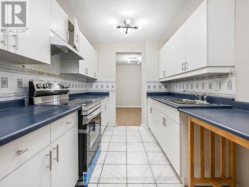 101 - 15 Kensington Road, Brampton, ON - Indoor Photo Showing Kitchen