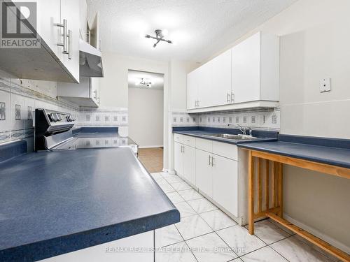 101 - 15 Kensington Road, Brampton, ON - Indoor Photo Showing Kitchen