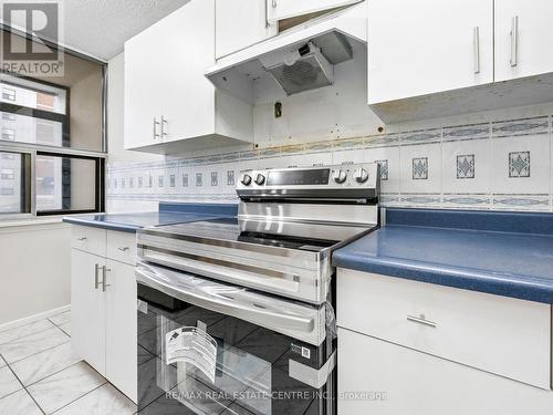 101 - 15 Kensington Road, Brampton, ON - Indoor Photo Showing Kitchen