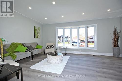 45 Lorne Avenue, Grimsby, ON - Indoor Photo Showing Living Room