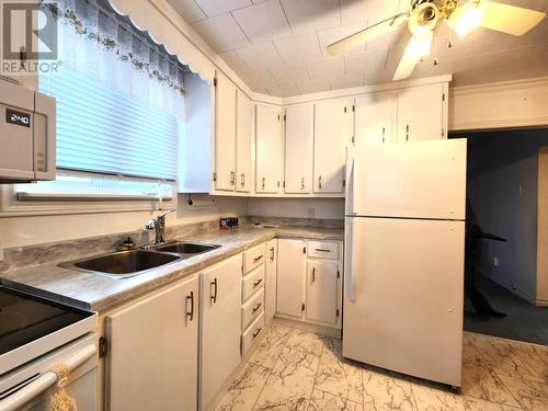 8 Bishops Avenue, Pasadena, NL - Indoor Photo Showing Kitchen With Double Sink