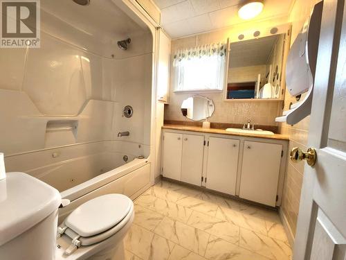 8 Bishops Avenue, Pasadena, NL - Indoor Photo Showing Bathroom