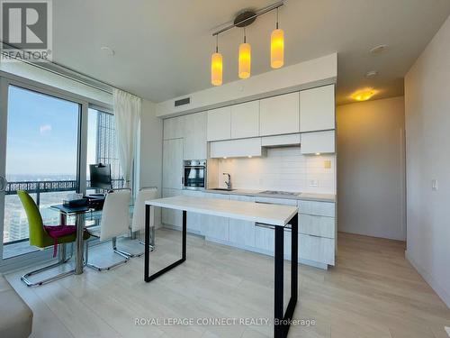 4708 - 8 Eglinton Avenue E, Toronto, ON - Indoor Photo Showing Kitchen