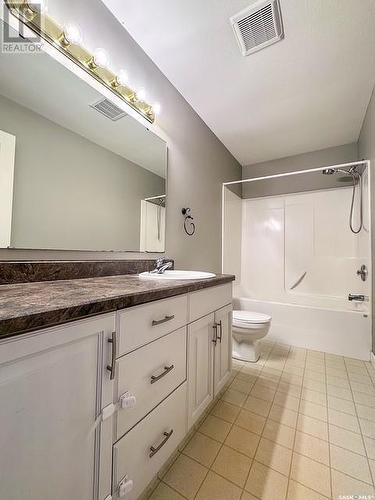 511 Palliser Drive, Swift Current, SK - Indoor Photo Showing Bathroom