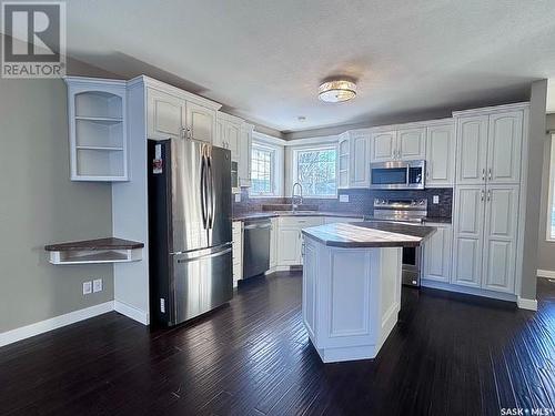 511 Palliser Drive, Swift Current, SK - Indoor Photo Showing Kitchen With Stainless Steel Kitchen