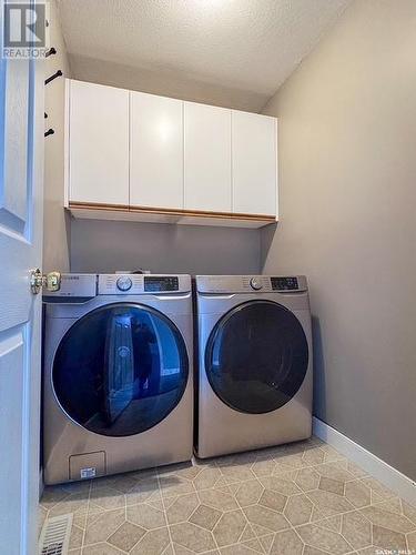 511 Palliser Drive, Swift Current, SK - Indoor Photo Showing Laundry Room