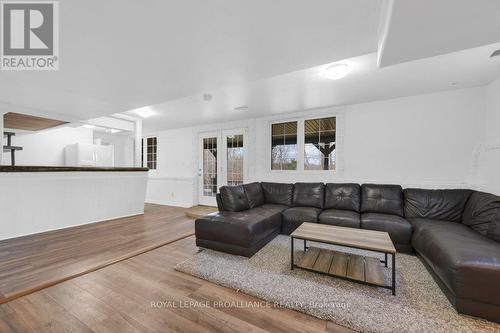 48 Fleming Road, Quinte West, ON - Indoor Photo Showing Living Room