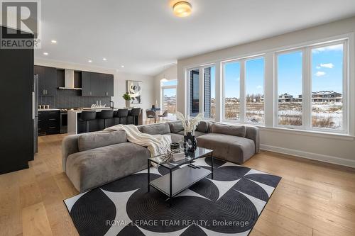 757 Gamble Drive, Russell, ON - Indoor Photo Showing Living Room