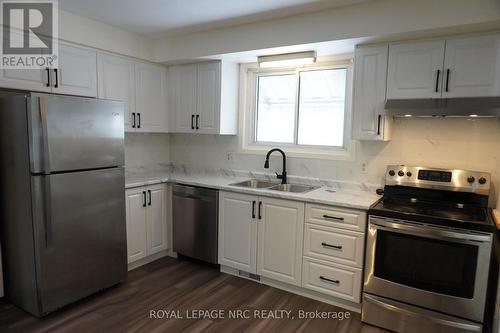 21 Idylwood Road, Welland (767 - N. Welland), ON - Indoor Photo Showing Kitchen With Double Sink