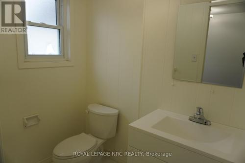 21 Idylwood Road, Welland (767 - N. Welland), ON - Indoor Photo Showing Bathroom