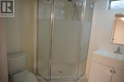 21 Idylwood Road, Welland (767 - N. Welland), ON - Indoor Photo Showing Bathroom