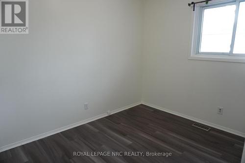 21 Idylwood Road, Welland (767 - N. Welland), ON - Indoor Photo Showing Other Room