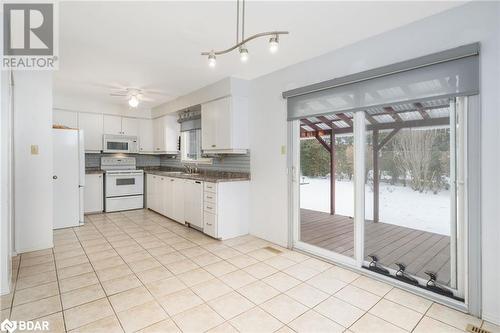 Kitchen featuring pendant lighting, white appliances, backsplash, white cabinets, and ceiling fan - 15 Oakington Place, Mississauga, ON - Indoor Photo Showing Kitchen