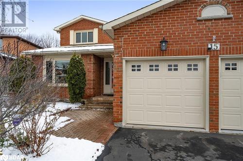 View of front of home featuring a garage - 15 Oakington Place, Mississauga, ON - Outdoor