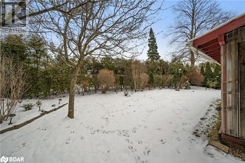 View of yard layered in snow - 15 Oakington Place, Mississauga, ON - Outdoor