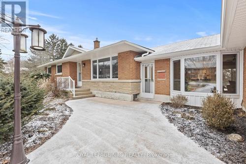 3664 Glen Road, Lincoln (980 - Lincoln-Jordan/Vineland), ON - Outdoor With Deck Patio Veranda With Facade