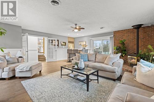 3664 Glen Road, Lincoln (980 - Lincoln-Jordan/Vineland), ON - Indoor Photo Showing Living Room