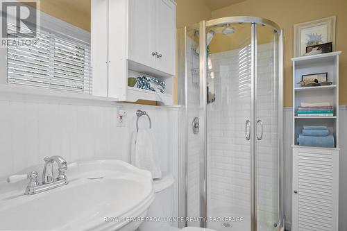 140 Herchmer Crescent, Kingston (Central City West), ON - Indoor Photo Showing Bathroom