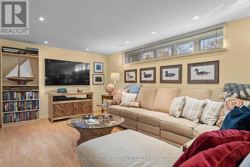 140 Herchmer Crescent, Kingston (Central City West), ON - Indoor Photo Showing Living Room