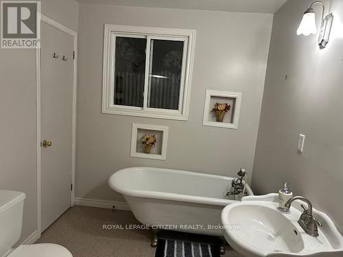 394073 County Road 12, Amaranth, ON - Indoor Photo Showing Bathroom