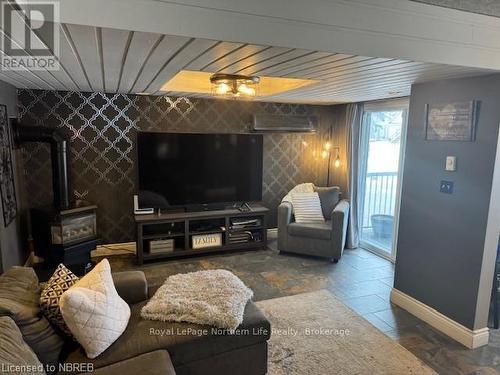 112 Holditch Street, West Nipissing (Sturgeon Falls), ON - Indoor Photo Showing Living Room With Fireplace