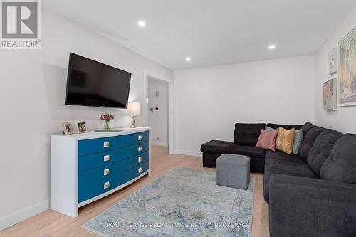 1220 Humberside Drive, Kingston (North Of Taylor-Kidd Blvd), ON - Indoor Photo Showing Living Room