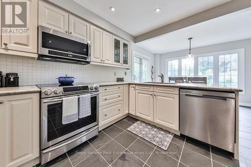 1260 Old Bridle Path, Oakville (1007 - Ga Glen Abbey), ON - Indoor Photo Showing Kitchen With Stainless Steel Kitchen With Upgraded Kitchen