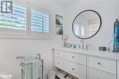 53 Niagara Street, Collingwood, ON - Indoor Photo Showing Bathroom