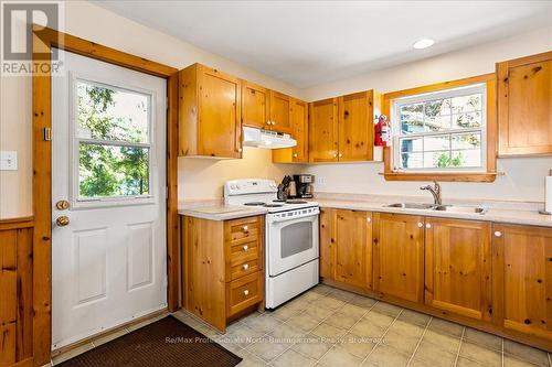 D - 1033 Carnegie Lane, Dysart Et Al, ON - Indoor Photo Showing Kitchen With Double Sink