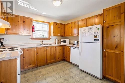 D - 1033 Carnegie Lane, Dysart Et Al, ON - Indoor Photo Showing Kitchen With Double Sink