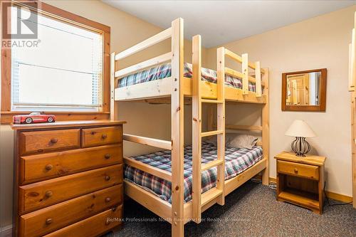 D - 1033 Carnegie Lane, Dysart Et Al, ON - Indoor Photo Showing Bedroom