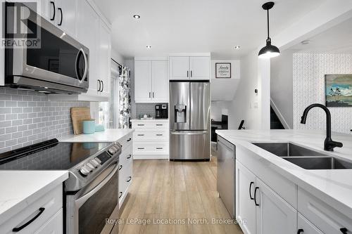 4 Dillon Drive, Collingwood, ON - Indoor Photo Showing Kitchen With Double Sink With Upgraded Kitchen