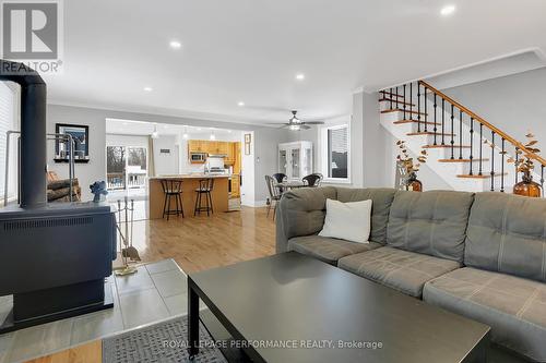 3310 Main Street, North Stormont, ON - Indoor Photo Showing Living Room