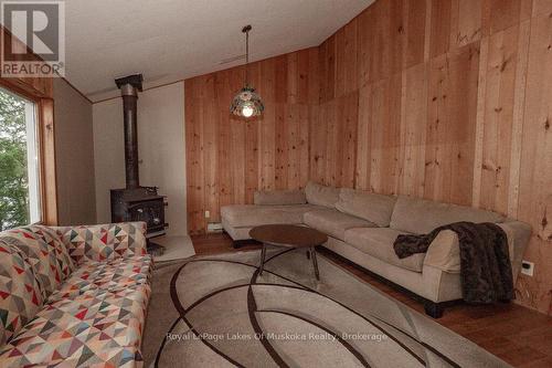 3 Island 15Kl, Gravenhurst, ON - Indoor Photo Showing Living Room