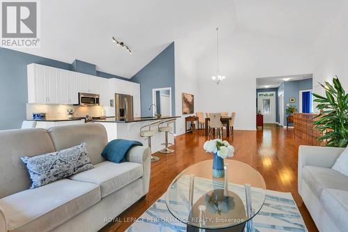 518 Golden Sedge Way, Ottawa, ON - Indoor Photo Showing Living Room