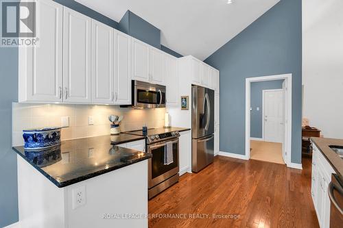 518 Golden Sedge Way, Ottawa, ON - Indoor Photo Showing Kitchen With Upgraded Kitchen