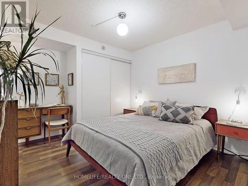 510 - 20 Joe Shuster Way, Toronto, ON - Indoor Photo Showing Bedroom