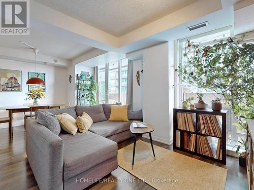 510 - 20 Joe Shuster Way, Toronto, ON - Indoor Photo Showing Living Room