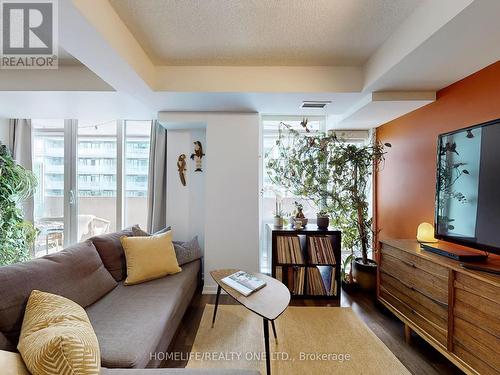 510 - 20 Joe Shuster Way, Toronto, ON - Indoor Photo Showing Living Room