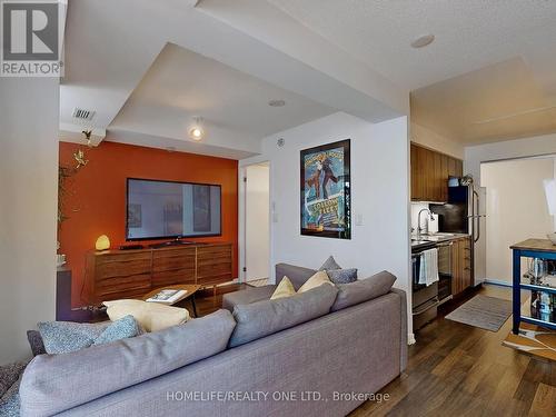 510 - 20 Joe Shuster Way, Toronto, ON - Indoor Photo Showing Living Room