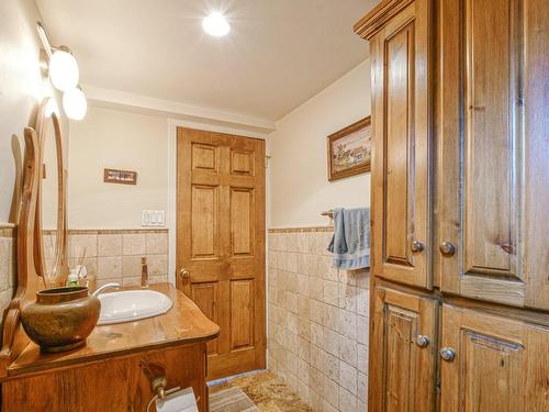 Powder room - 1159 Ch. Notre-Dame, Sainte-Adèle, QC - Indoor Photo Showing Bathroom