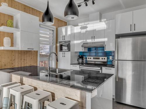 Kitchen - 307-20 Boul. Charest O., Québec (La Cité-Limoilou), QC - Indoor Photo Showing Kitchen With Double Sink