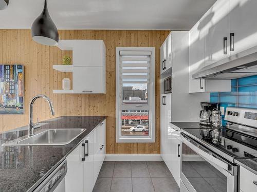 Kitchen - 307-20 Boul. Charest O., Québec (La Cité-Limoilou), QC - Indoor Photo Showing Kitchen With Upgraded Kitchen